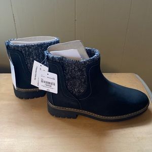 St. John’s bay delvin black boots size 7 never worn